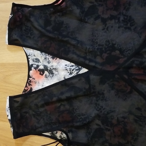 Jess floral print blouse medium NWT - Picture 7 of 10